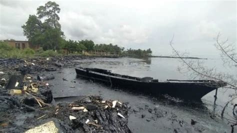 1.800 pescadores afectados por derrame petrolero en Lago de Maracaibo