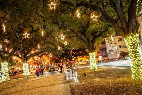 10 Christmas Light Displays In Louisiana That Are Pure Magic