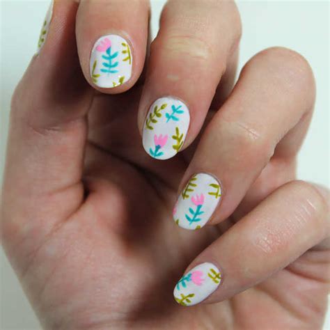 10 diseños de uñas con flores paso a paso   Nailistas ...