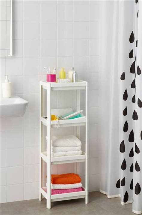 10 estanterías Ikea blancas ideales para baños pequeños