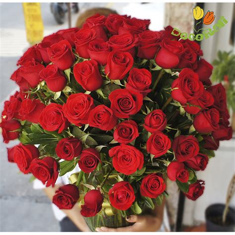 100 rosas rojas en jarron   Decoralil tu floreria consentida.
