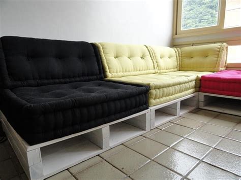 13 DIY Sofas Made from Pallet | 99 Pallets
