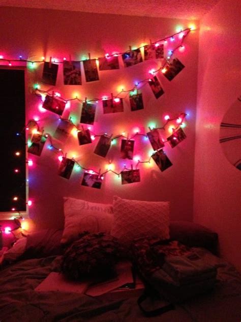 13 Ideas lindas para decorar tu cuarto con lucecitas navideñas