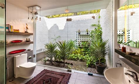 15 baños con terraza y jardín que te dejarán sin palabras