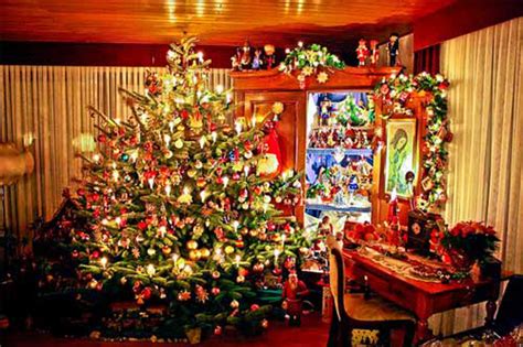 15 Christmas Decorated Living Rooms | Home Design Lover