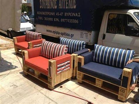 15 DIY Outdoor Pallet Sofa Ideas | DIY and Crafts