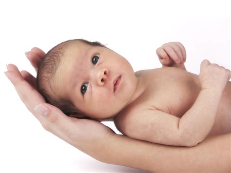 15 fotos de recién nacidos que caben en tus manos   BabyCenter