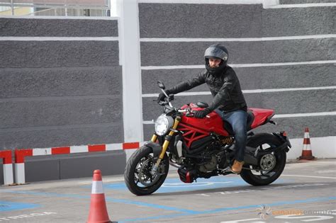 15 motoristas acuden al primer curso de Ducati Canarias en ...