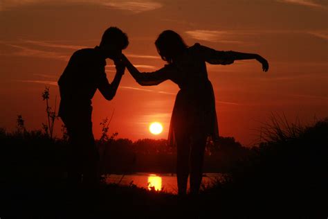 15+ Pictures of Love Couples at Sunset, Couple Sunset ...