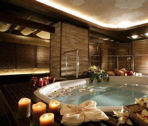 15 Romantic jacuzzi suites