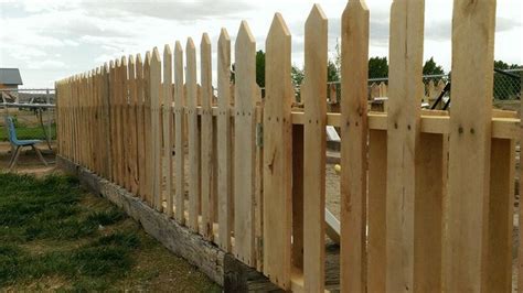 16 Wood Pallet Fence Ideas | Home Design, Garden ...