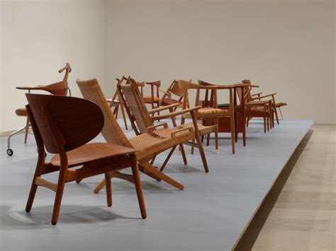 18 sillas, una mesa y un mueble bar: Hans Wegner en el ...