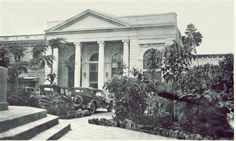 1930s, Segundo edificio del Banco Salvadoreño, frente a la ...