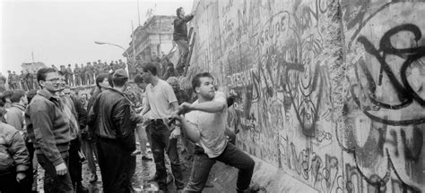 1961  1989: Cronología del Muro de Berlín | Aristegui Noticias