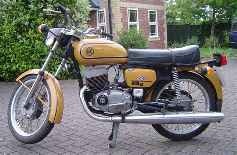 1975 CZ 125cc Classic Motorcycle Pictures