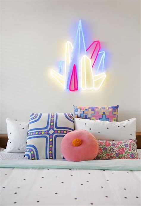 20+ Ideas para decorar tu cuarto con luces de neón