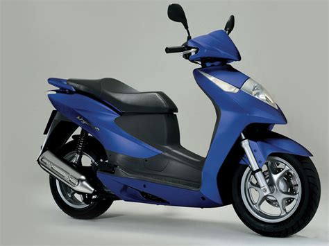 2004 HONDA Dylan 125 Scooter Pictures. Accident lawyers info