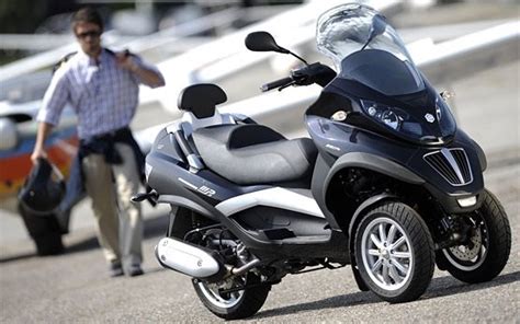 2013 Piaggio MP3 400cc LT scooter rental in Madrid, Spain