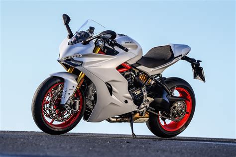 2017 Ducati SuperSport S First Ride Test | 18 Fast Facts