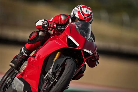2018 Ducati Panigale V4 price revealed! From €22,590 ...