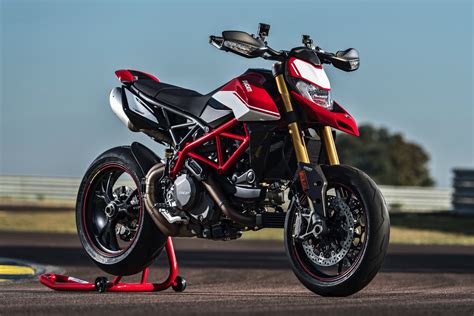 2019 Ducati Hypermotard 950 First Look  18 Fast Facts