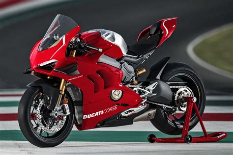 2019 Ducati Panigale V4 R | HiConsumption