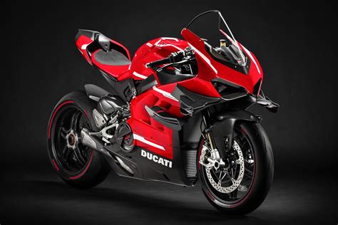 2020 Ducati Superleggera V4 Production Begins: Photos and ...
