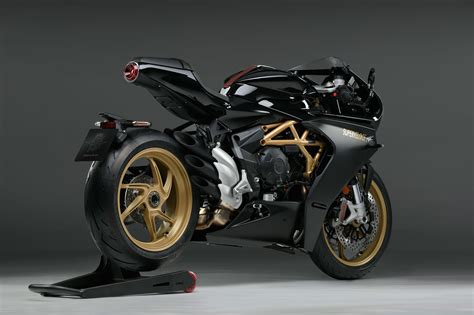 2021 MV Agusta Superveloce 800 Guide • Total Motorcycle
