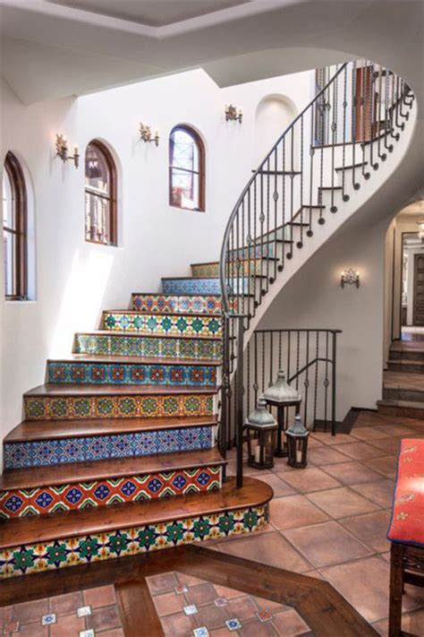 21 ideas para darle color y estilo a las escaleras de tu casa