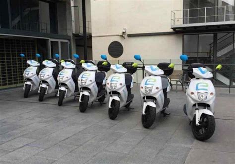 250 motos eléctricas en alquiler para Barcelona