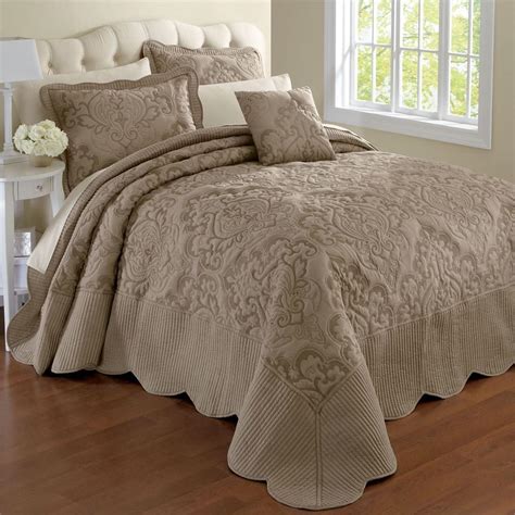 3 Best King Size Bedspreads Available in the Market