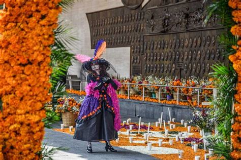 3 tradiciones del Día de Muertos  que no son  mexicanas