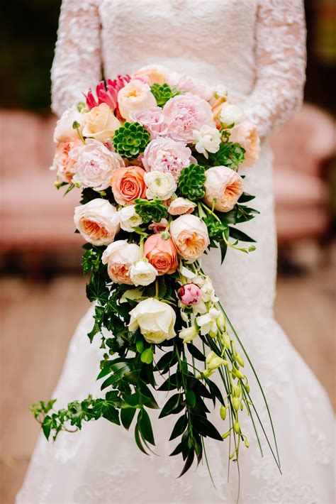 30 ideas de arreglos florales originales para ramo de novia