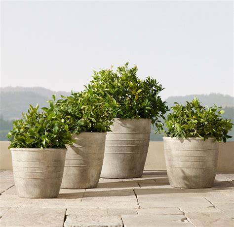 32 Stylish Outdoor Planters to Perk Up Your Garden or Patio Photos ...