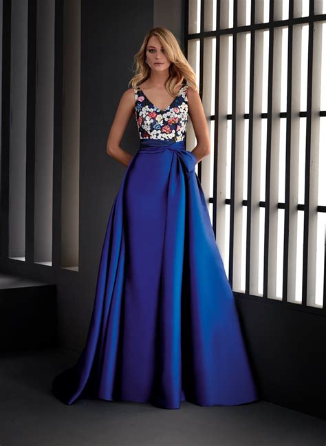 45 vestidos de noche azul rey para brillar como invitada   bodas.com.mx