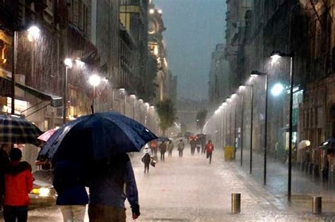 5 Consejos para  sobrevivir  bajo la lluvia en la Ciudad de México ...