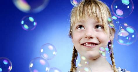 5 cosas que hacen feliz a un niño | Salud180