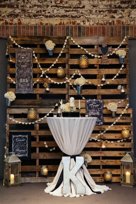 5 DIY Wood Pallet Ideas for Your Wedding