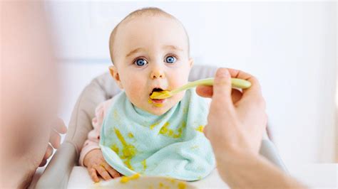 5 razones por las que tu bebé podría no estar comiendo bien