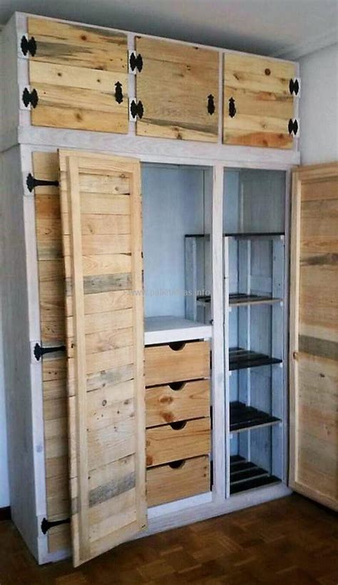 55 Repurposed Wood Pallet Closet DIY Ideas | DIY Motive ...