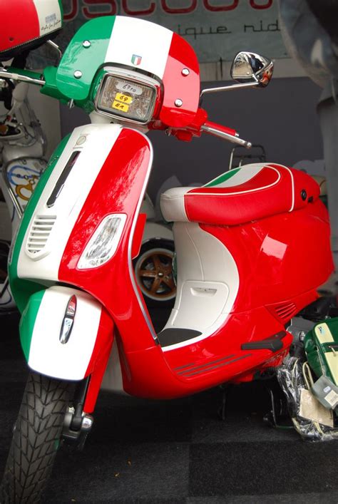 57 best VESPA/ COLOR OF THE ITALIAN FLAG images on Pinterest | Vespas ...