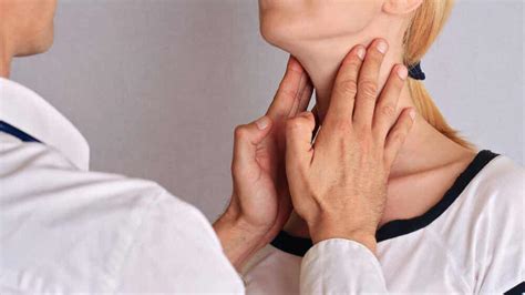 8 síntomas iniciales de cáncer de garganta que no debes ignorar   Mejor ...