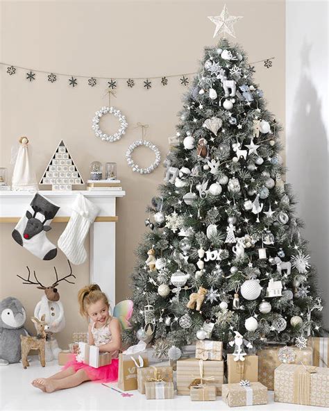9 Ultra Chic Monochromatic Christmas Tree Decorating Ideas ...