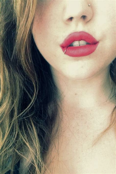 90 Ideas to Embellish Your Lips With Labret Piercings