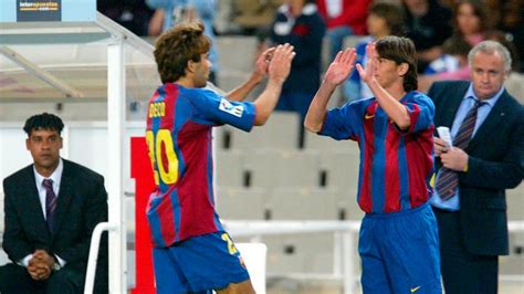 A 16 años del debut oficial de Lionel Messi: datos y ...