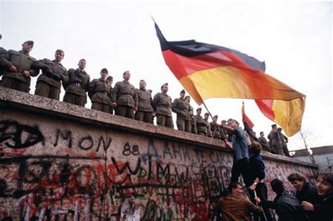 A 26 años de la caída del Muro de Berlín – Sopitas.com