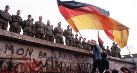A 30 años de la caída del muro de Berlín | ELPINGUINO.COM