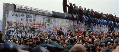 A 30 años de la caída del Muro de Berlín   Fundación Jaime ...