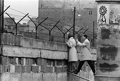 A 55 años de la noche que se construyó el Muro de Berlín ...