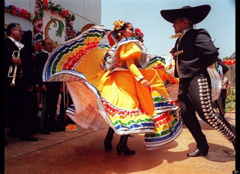 A Brief History Of Baile Folklorico | Mexican culture, Mexico culture ...